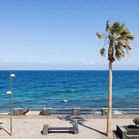 Home2book Stunning Sea Front Caletillas, Pool 아파트