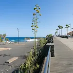 Home2book Stunning Sea Front Caletillas * 坎德拉里亚