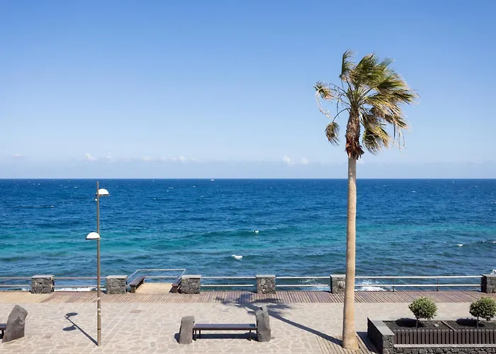 Home2book Stunning Sea Front Caletillas Apartamento